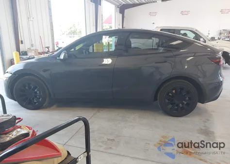 2023 Tesla Model Y Awd/Long Range Dual Motor All-Wheel Drive из США, поврежденный, VIN 7SAYGAEE1PF587123